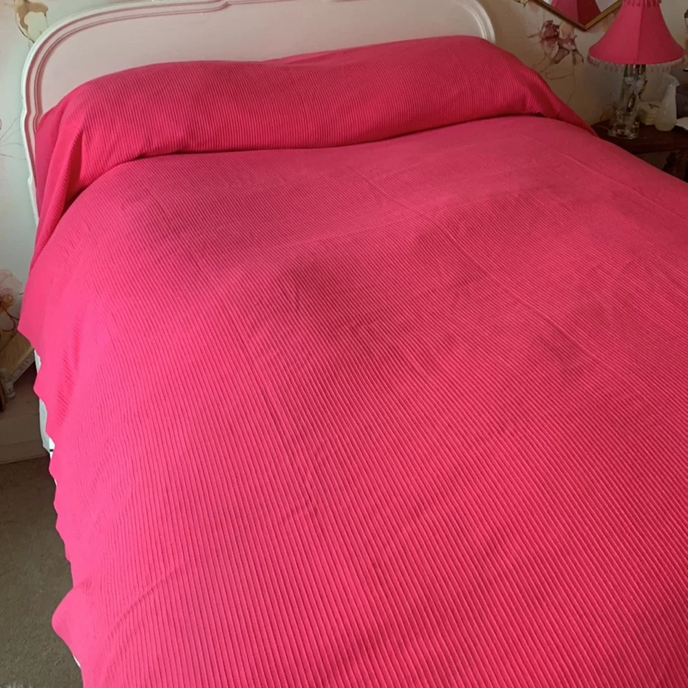 Vintage Bates prime rib hot pink /Barbie pink twin cotton bed spread / coverlet